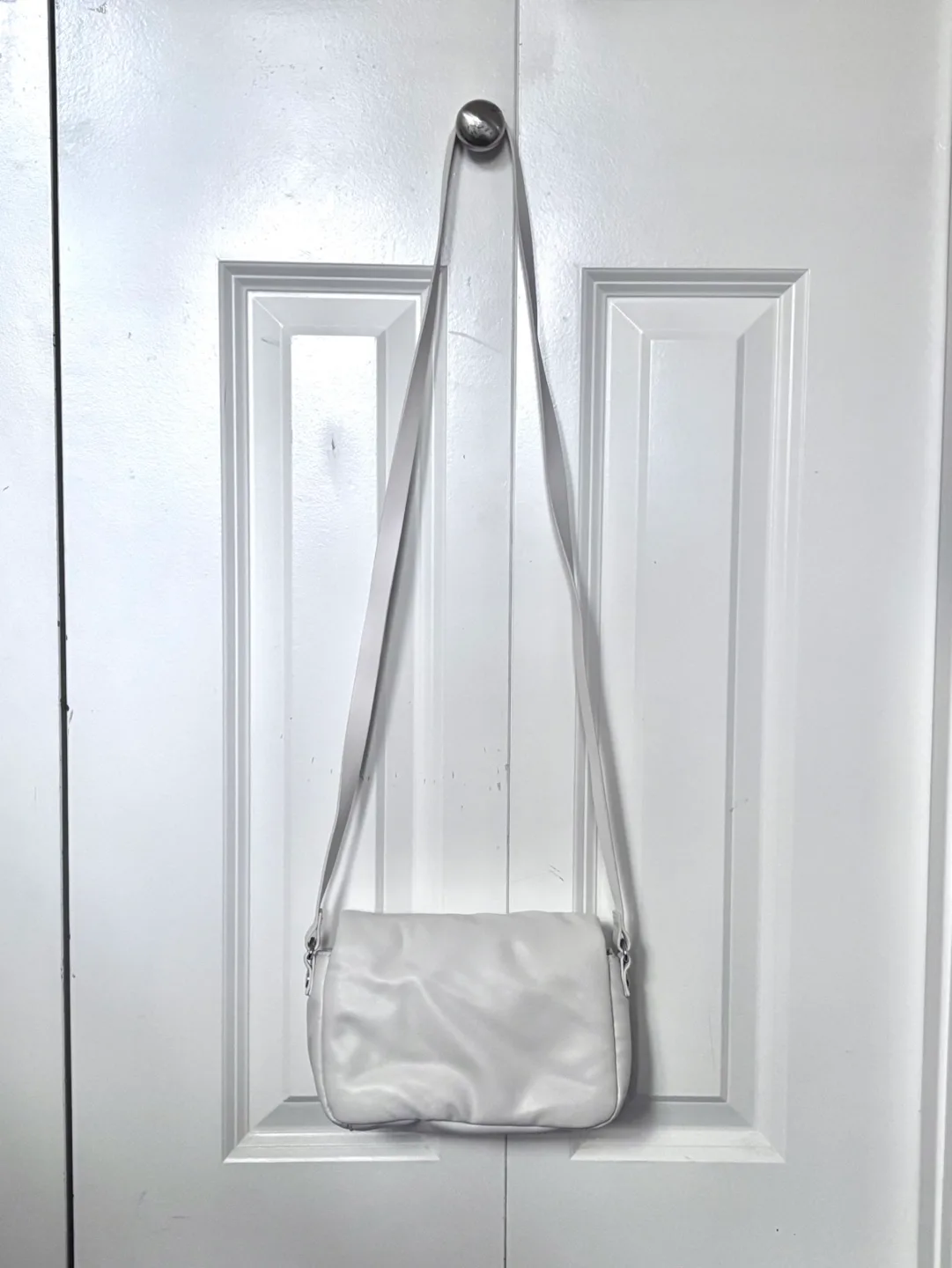 H&M white crossbody bag image indicator(2)