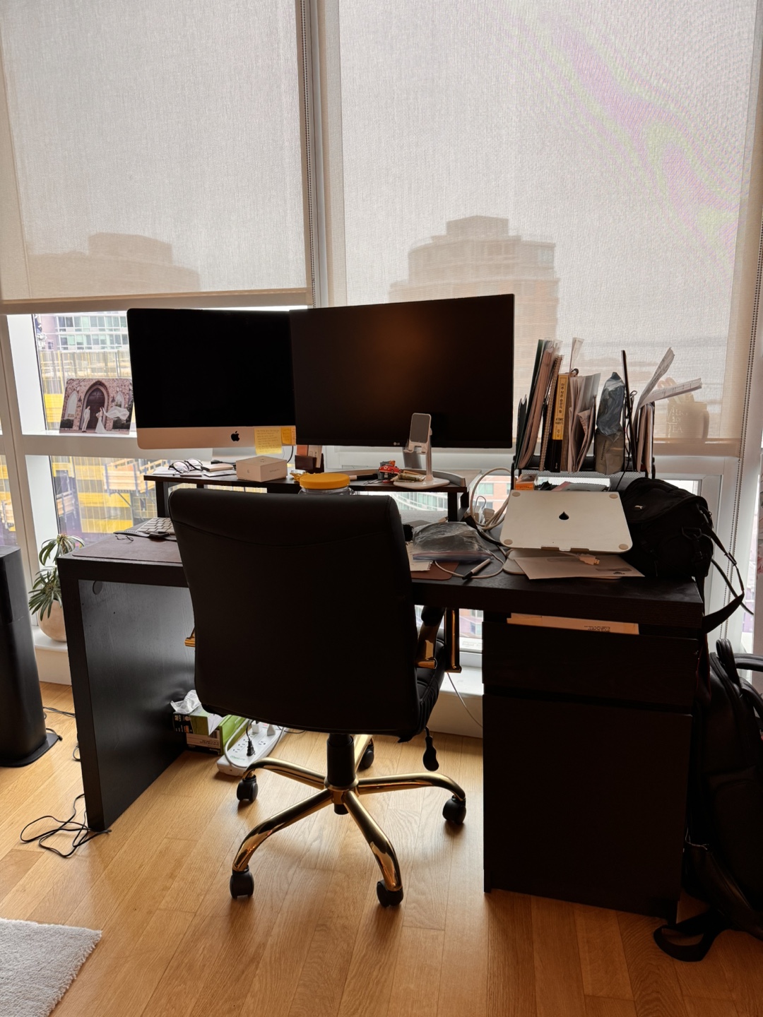 Ikea Malm black desk with a black chair - photo 2
