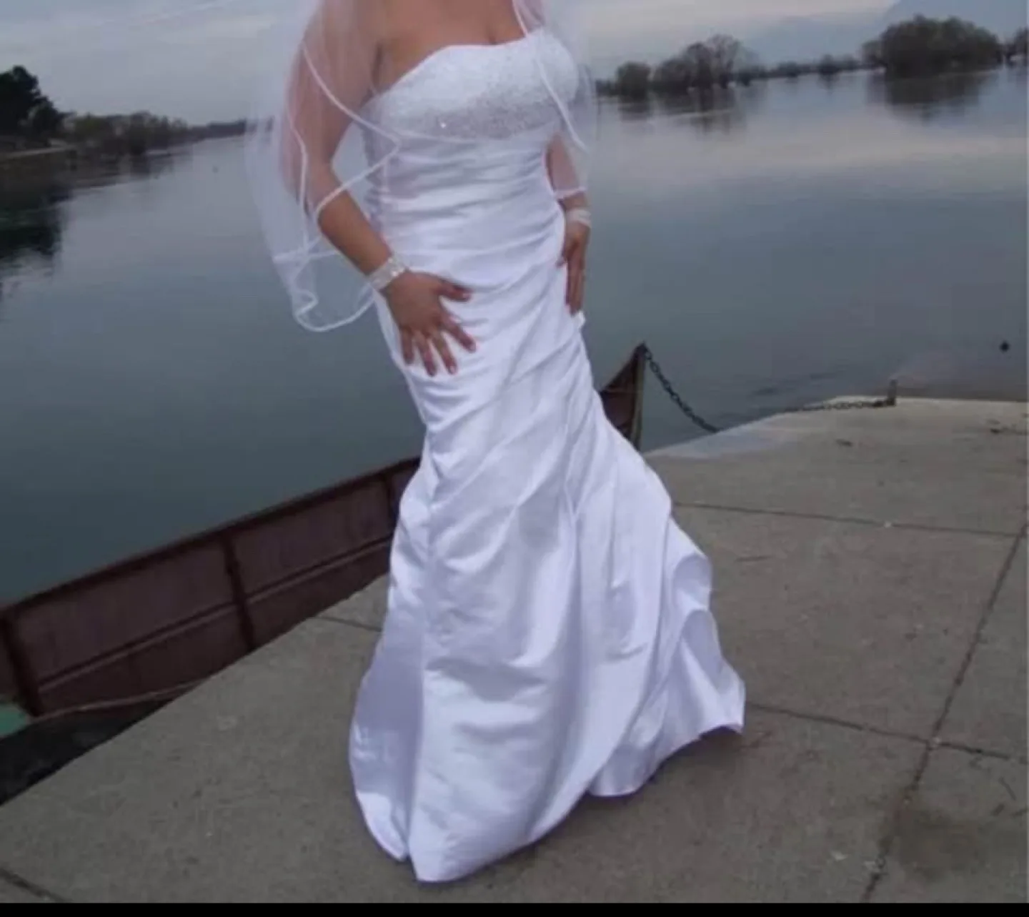 Stunning White Satin Wedding Dress Size 12 image indicator(2)