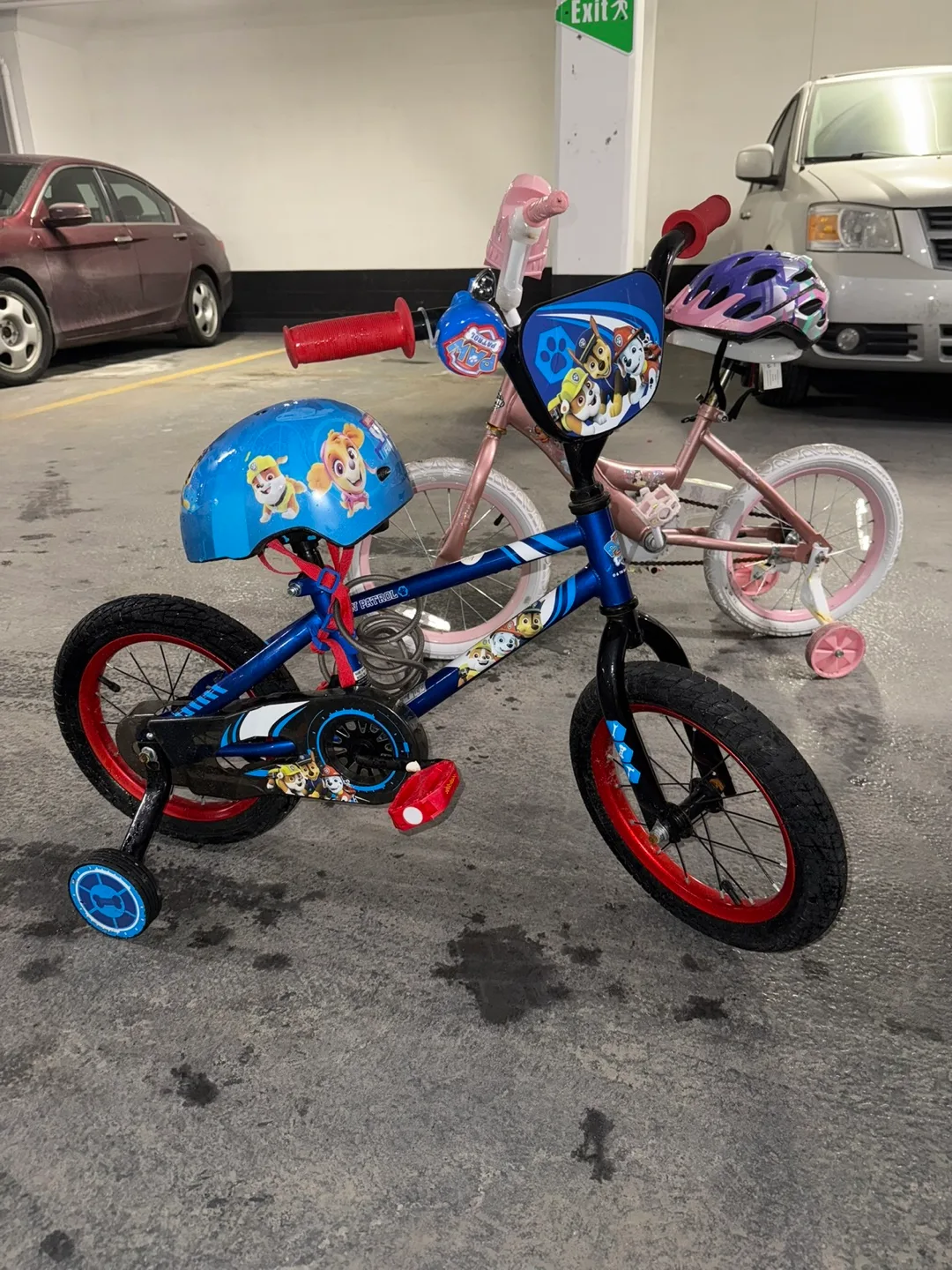 Paw Patrol 12" Kids Bike with Helmet image indicator(3)