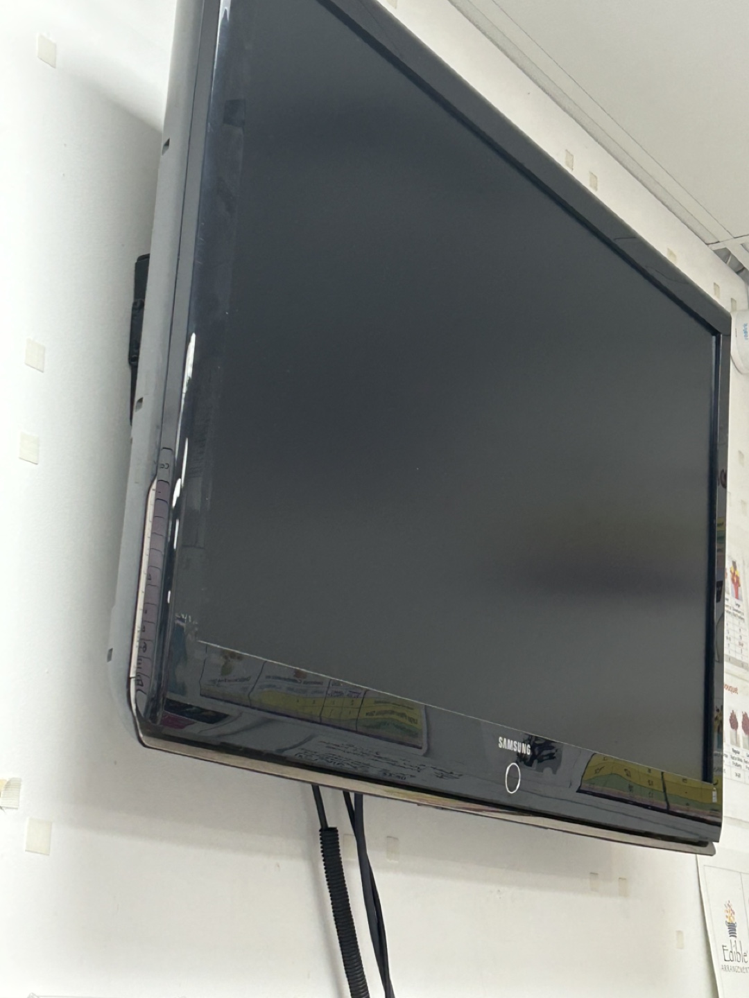 42” Samsung Flat Screen TV - photo 2