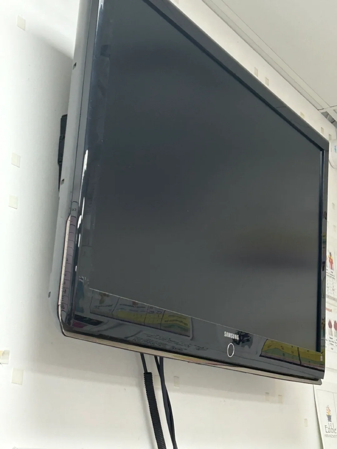 42” Samsung Flat Screen TV image indicator(2)