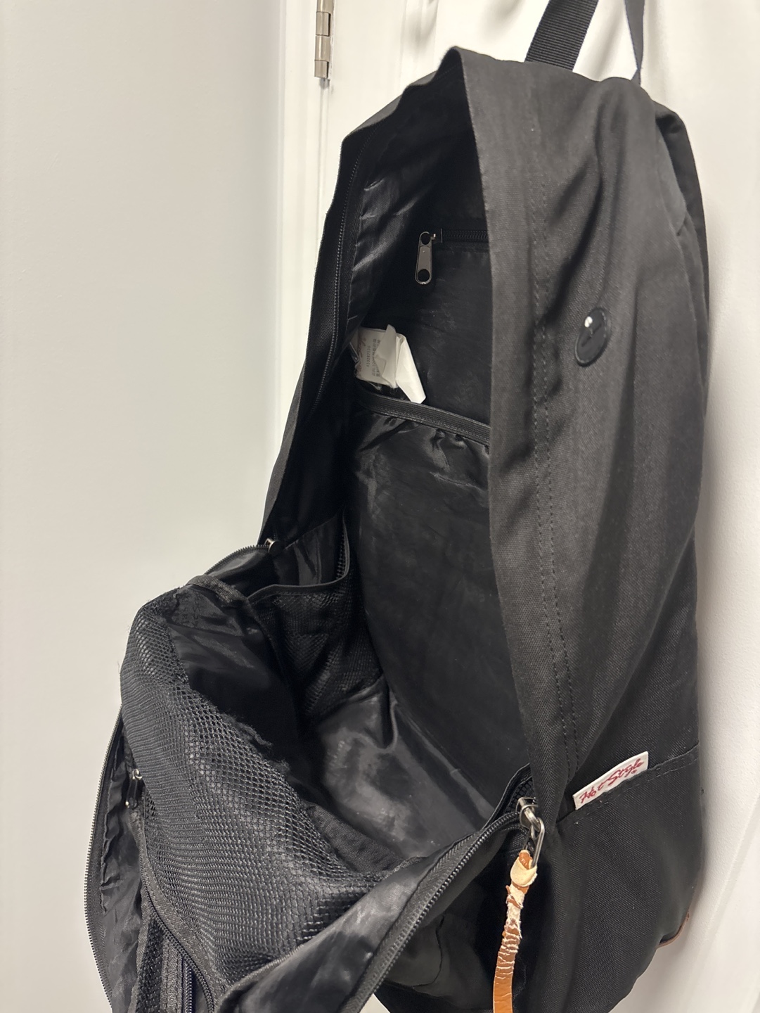 Comfortable 30L Black / Brown Laptop Backpack - photo 3