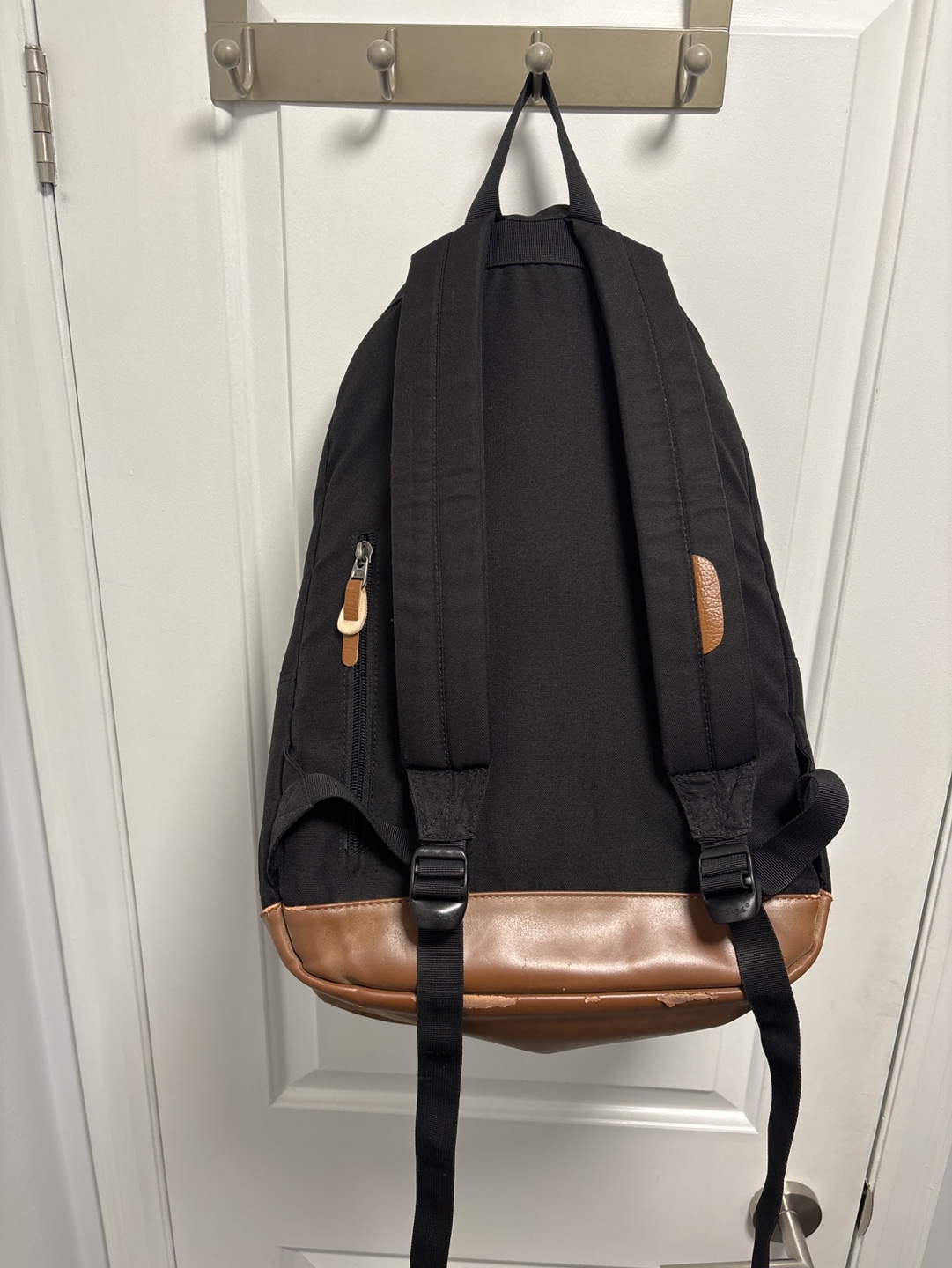 Comfortable 30L Black / Brown Laptop Backpack - photo 4