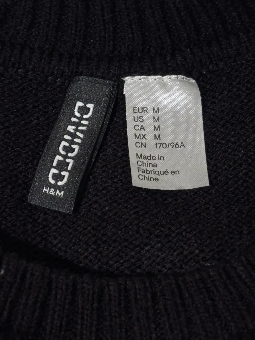 H&M black flowers knit sweater vest image indicator(3)