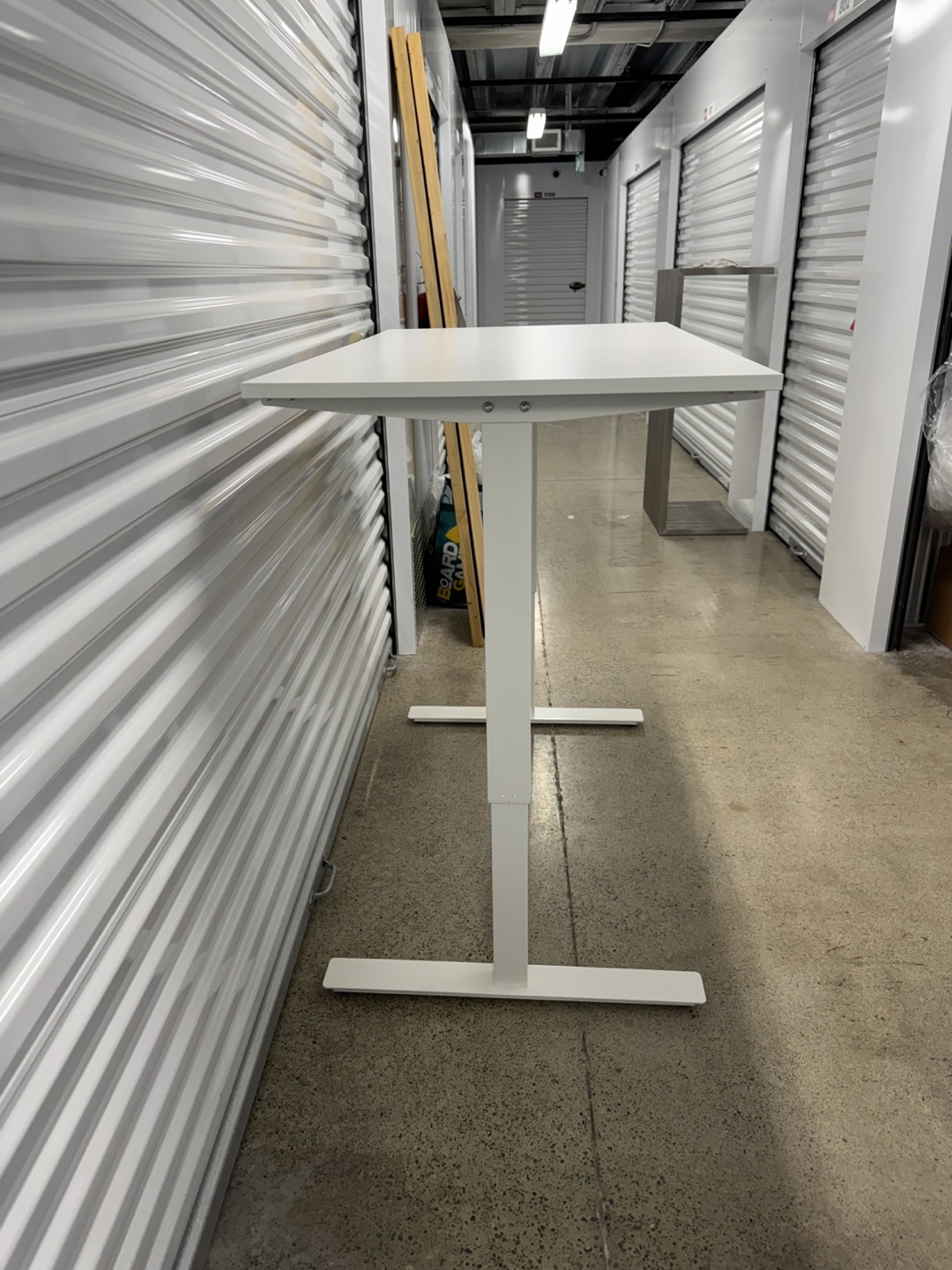 White Manually adjustable Standing Desk
