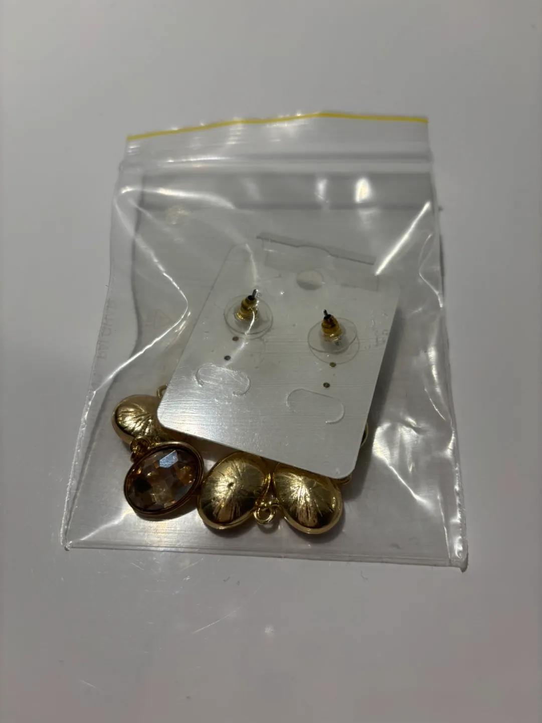 Fashion Costume Gold Tone Jewelry Set - Bracelet and Earrings image indicator(7)