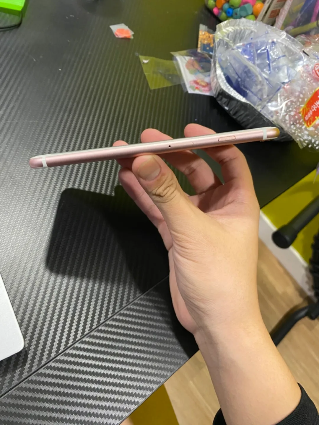 Rose Gold iPhone 6s Plus (Used) image indicator(4)