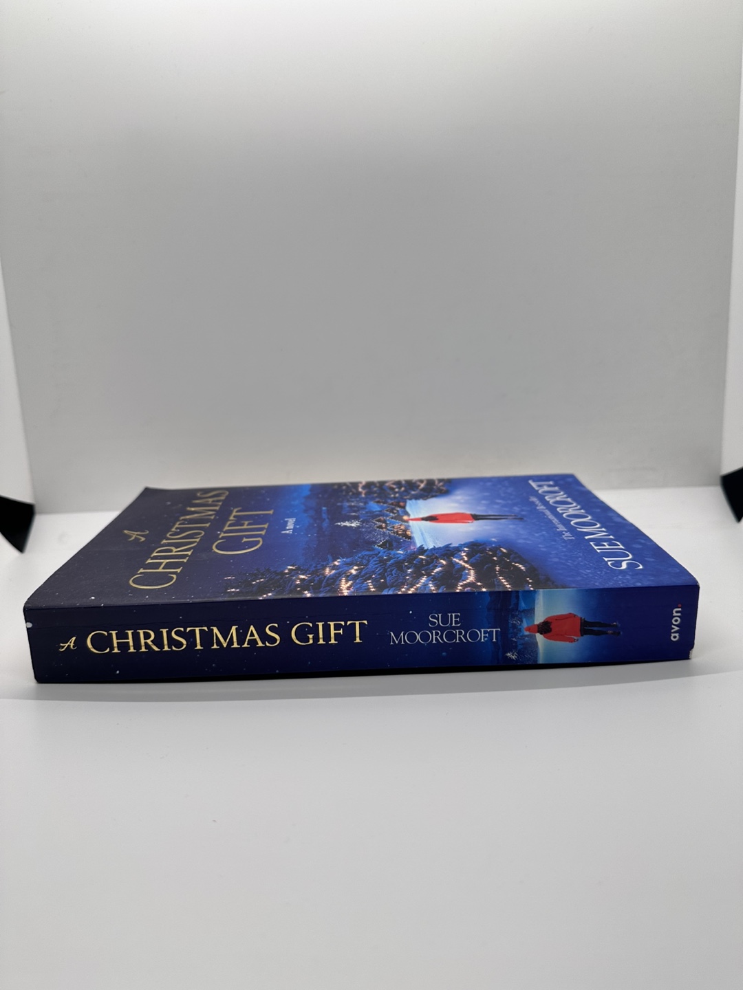 A Christmas Gift by Sue Moorcroft - Paperback Novel - photo 2