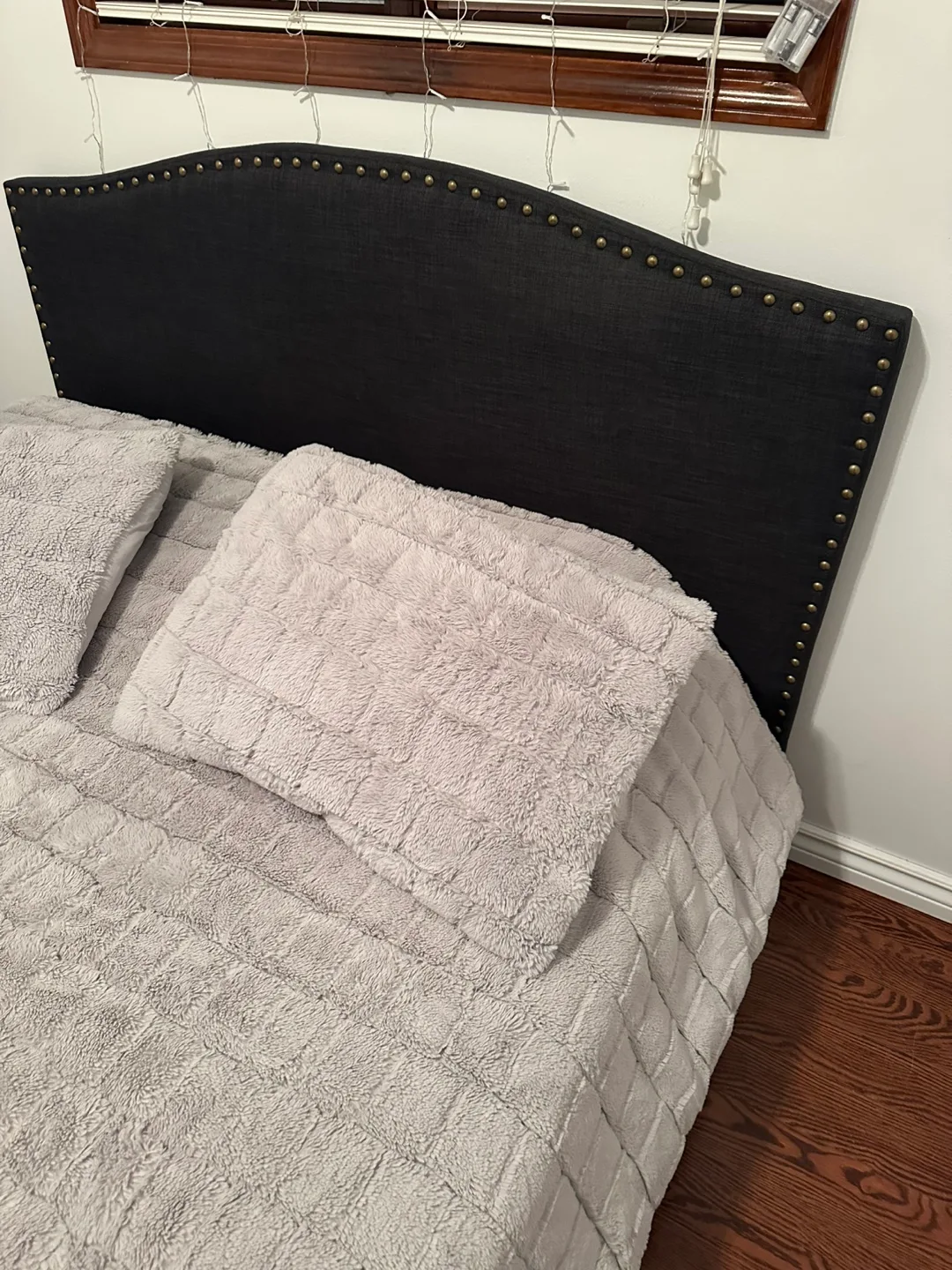 Structube Calais Queen Bed Frame image indicator(2)