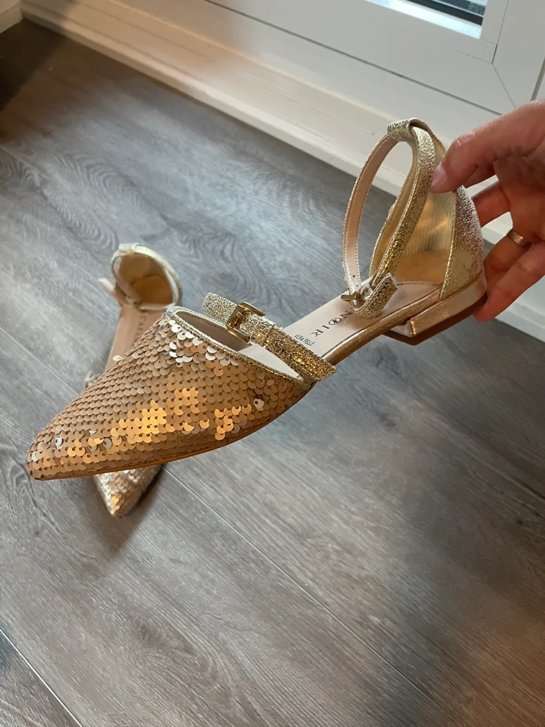 Gold Sequin Ballet Flats Size 36 image indicator(5)