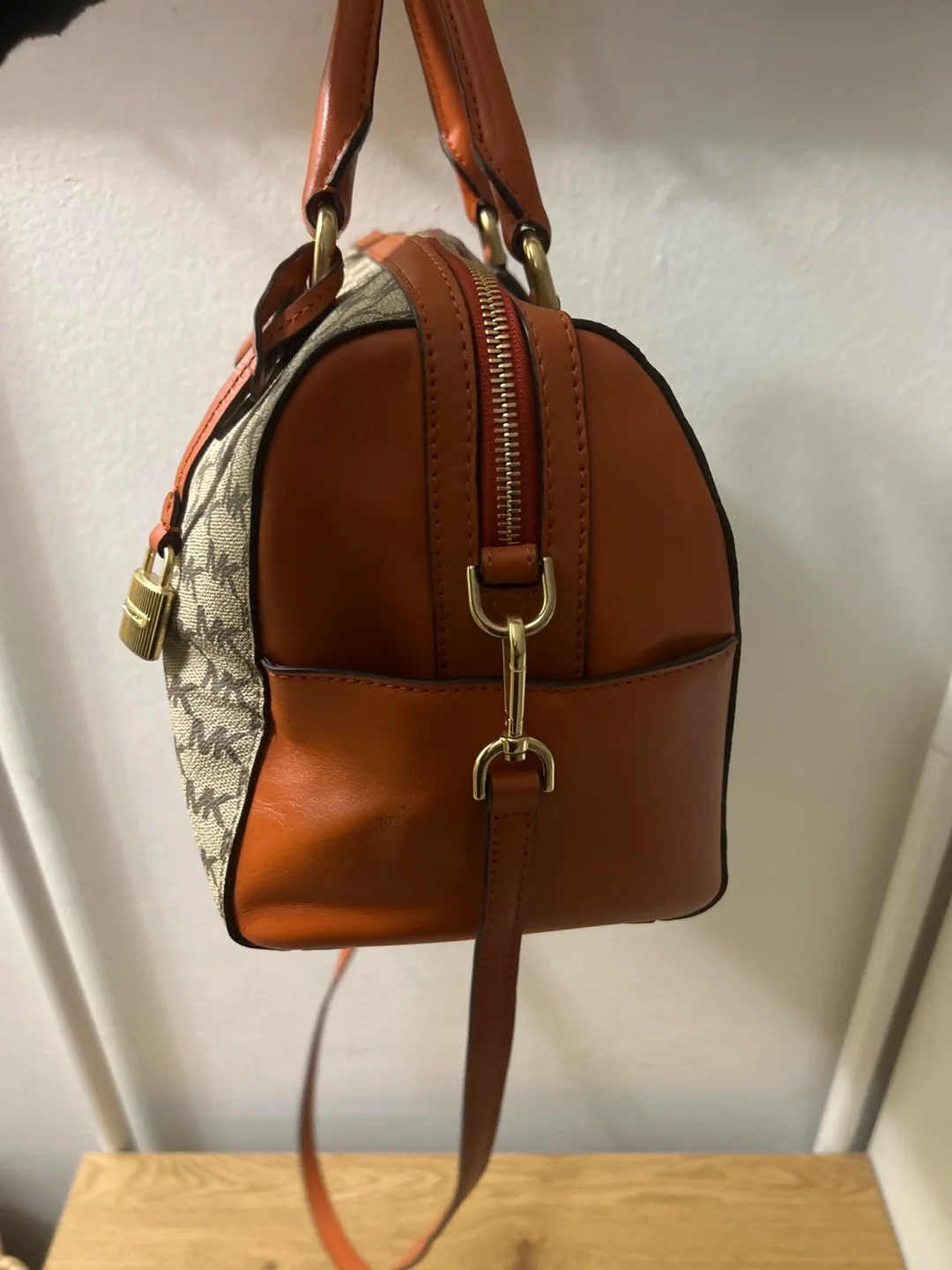 Michael Kors Mercer MD Satchel Bag - Beige/Orange. Authentic. image indicator(3)