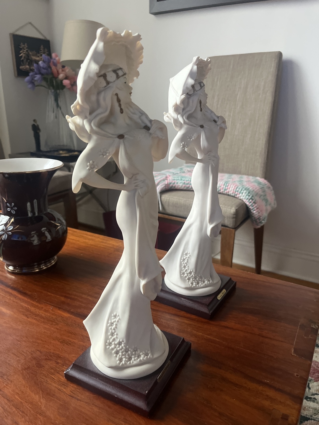 Pair of Guisppe Armani Figurines - photo 2