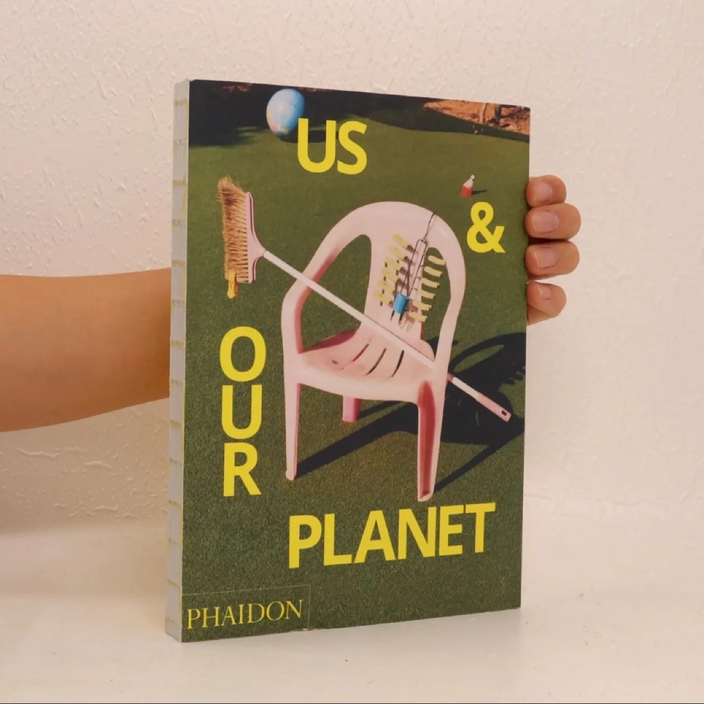Phaidon - This is How We Live: Us & Our Planet 🇨🇦 image indicator(3)