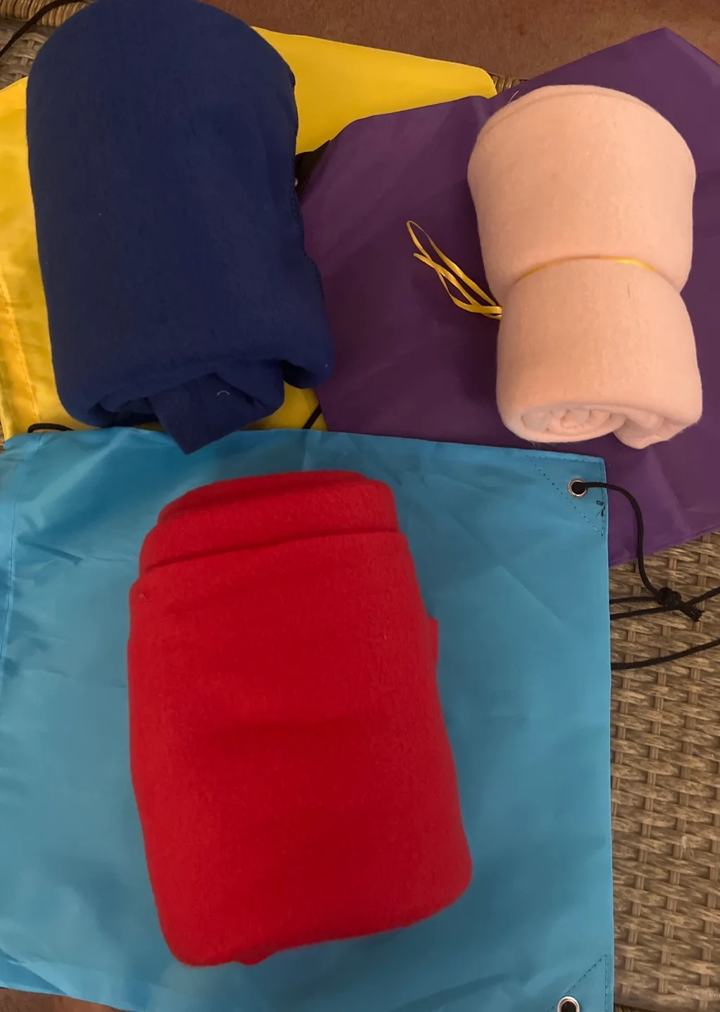 🧡 Day 2  - Four Fleece Blankets with Drawstring Bags image indicator(4)