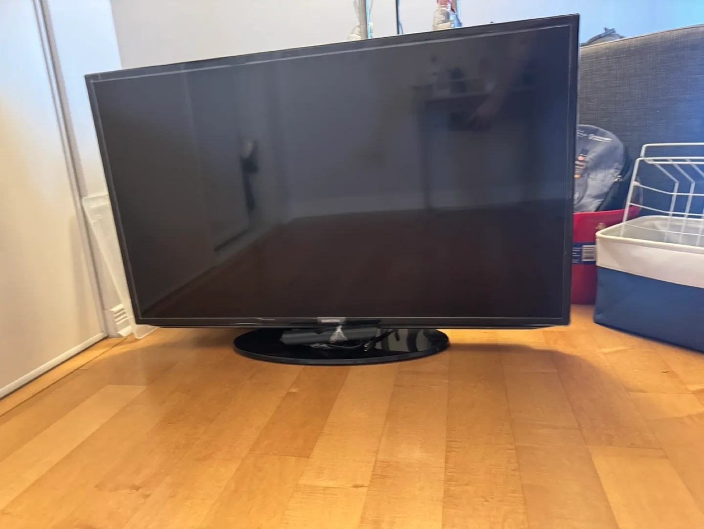 black screen tv for parts removal thumbnail