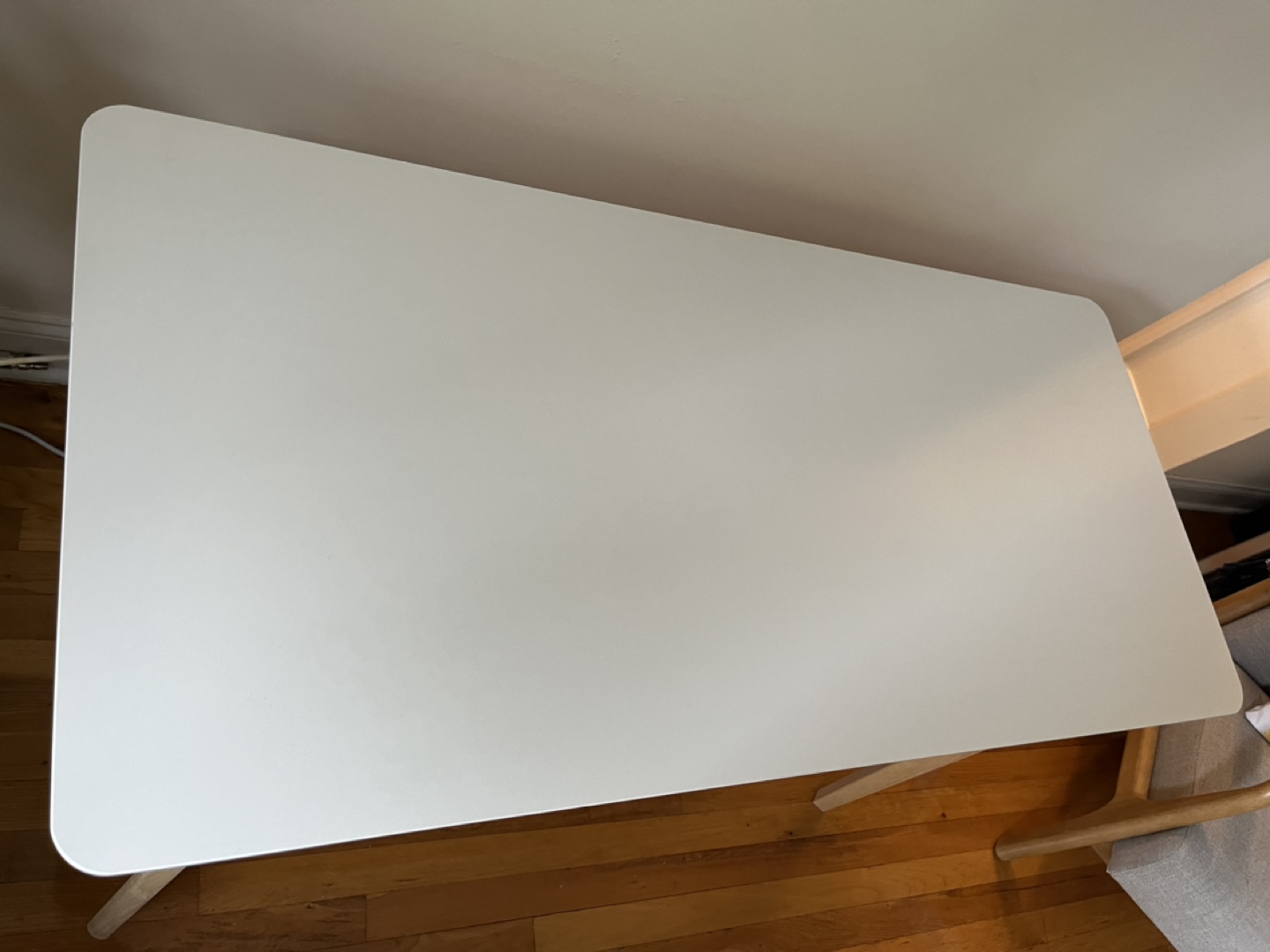 Desk - photo 4