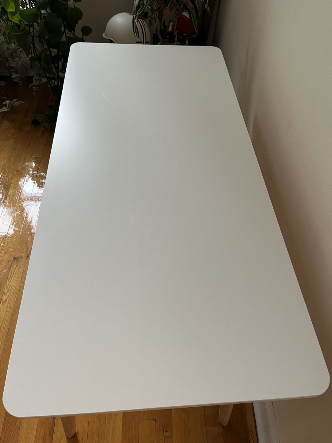 Desk - photo 3
