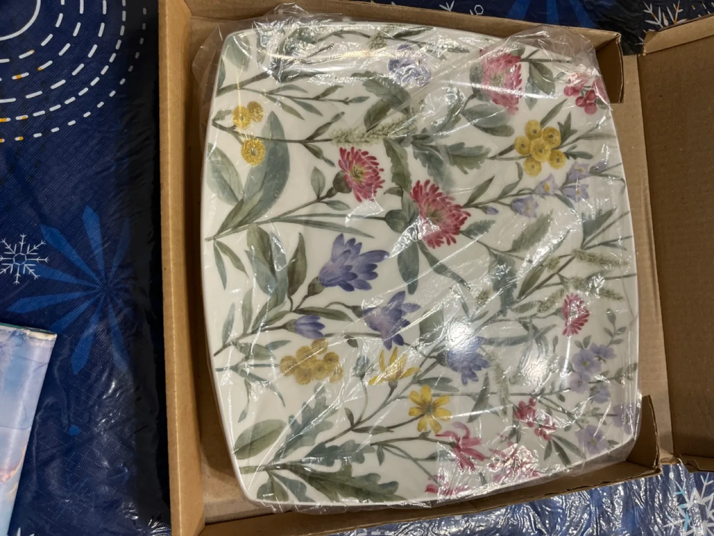 Mikasa Parisian Bloom White Square Platter image indicator(5)