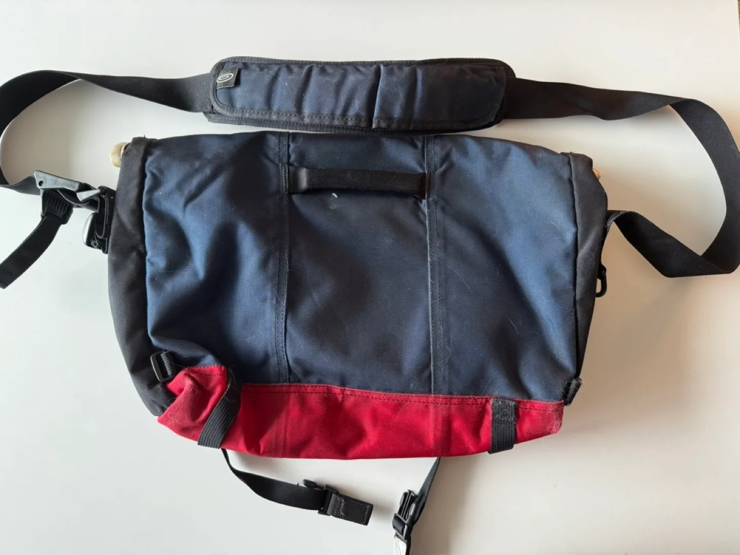Timbuk2 Classic Messenger Bag - Red and Blue image indicator(2)