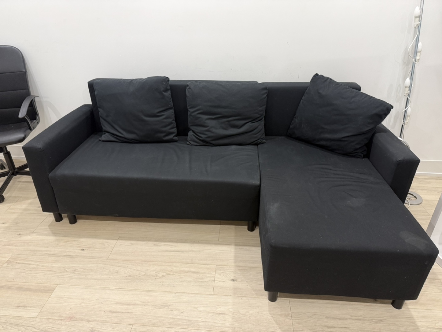 Black L-Shaped Sectional Couch/Sofa