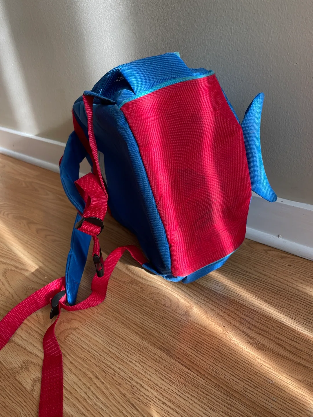 kids school shark backpack image indicator(4)