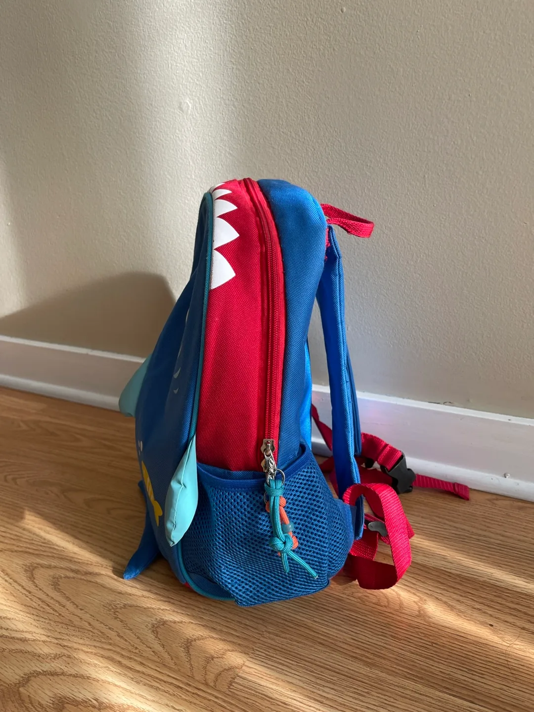 kids school shark backpack image indicator(2)