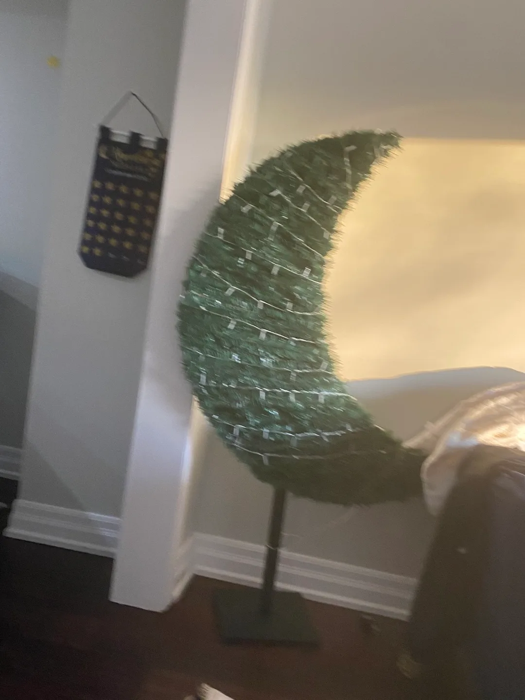 Crescent Moon Eid Tree image indicator(2)