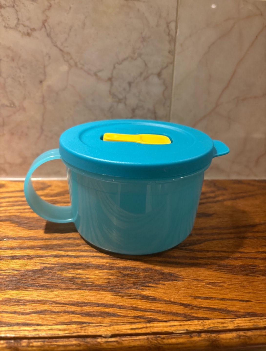 Tupperware teal blue kids cup with lid