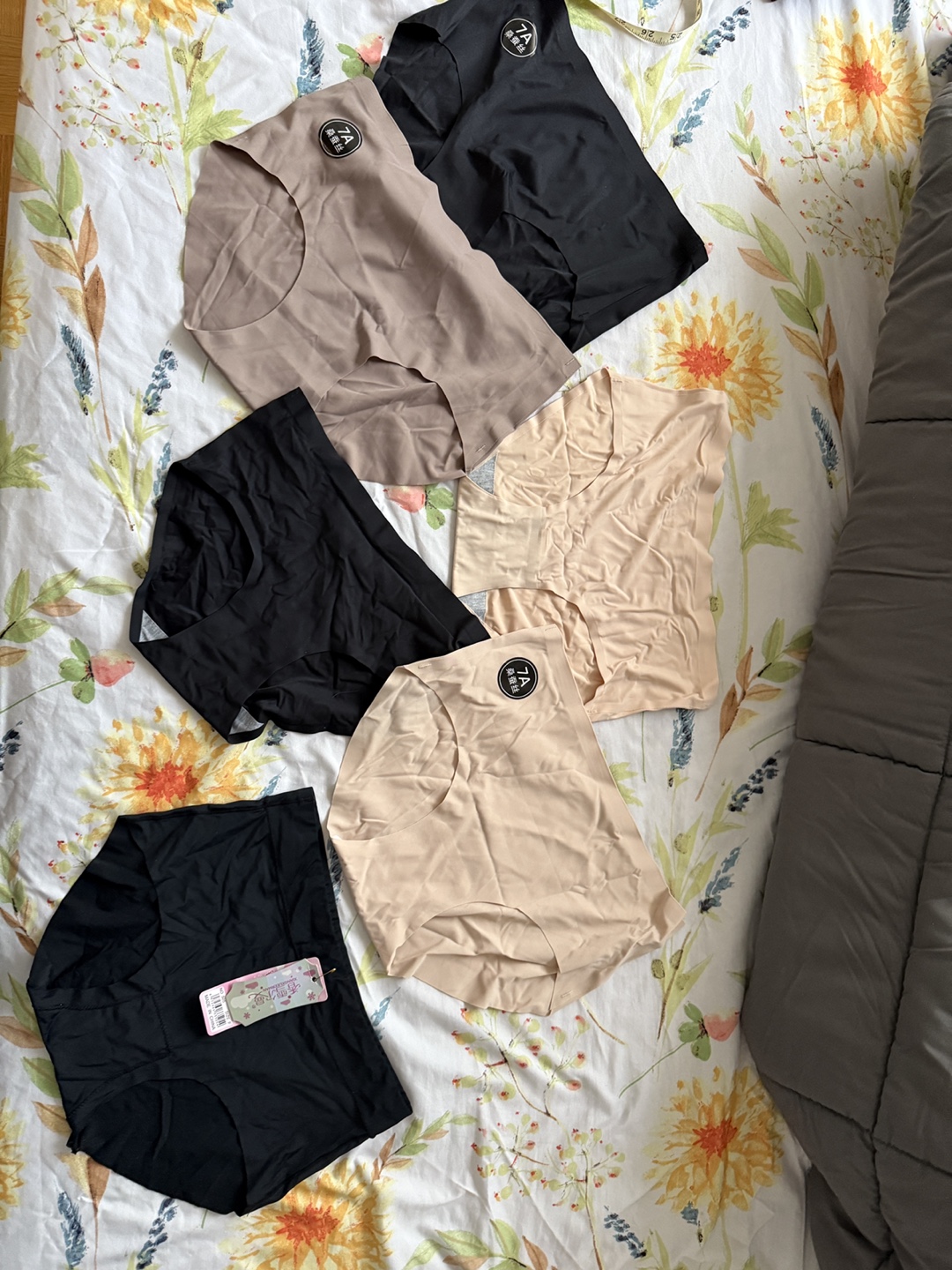 Six pairs of women's seamless underwear