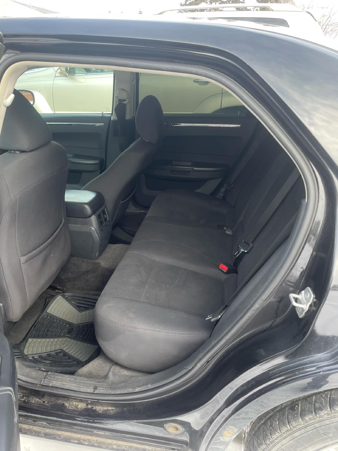 2010 Chrysler 300C - Great Condition - photo 3