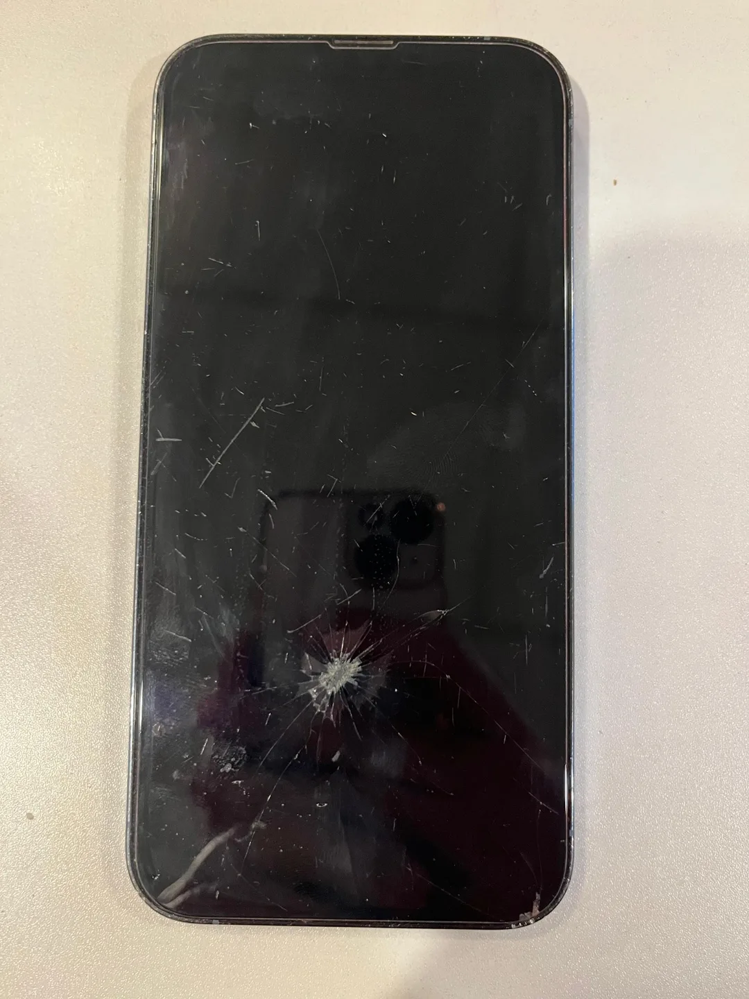 iPhone 13 Pro Max 1TB - Cracked Screen image indicator(2)