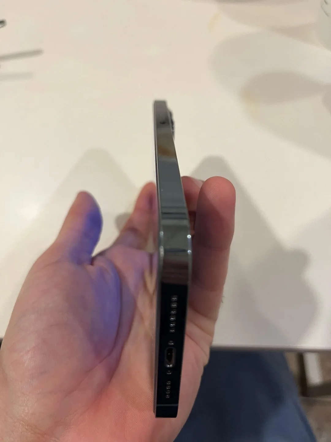 iPhone 13 Pro Max 1TB - Cracked Screen image indicator(5)