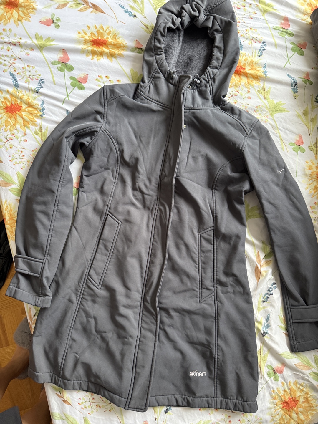 Sonam Women's Size Medium Softshell Jacket