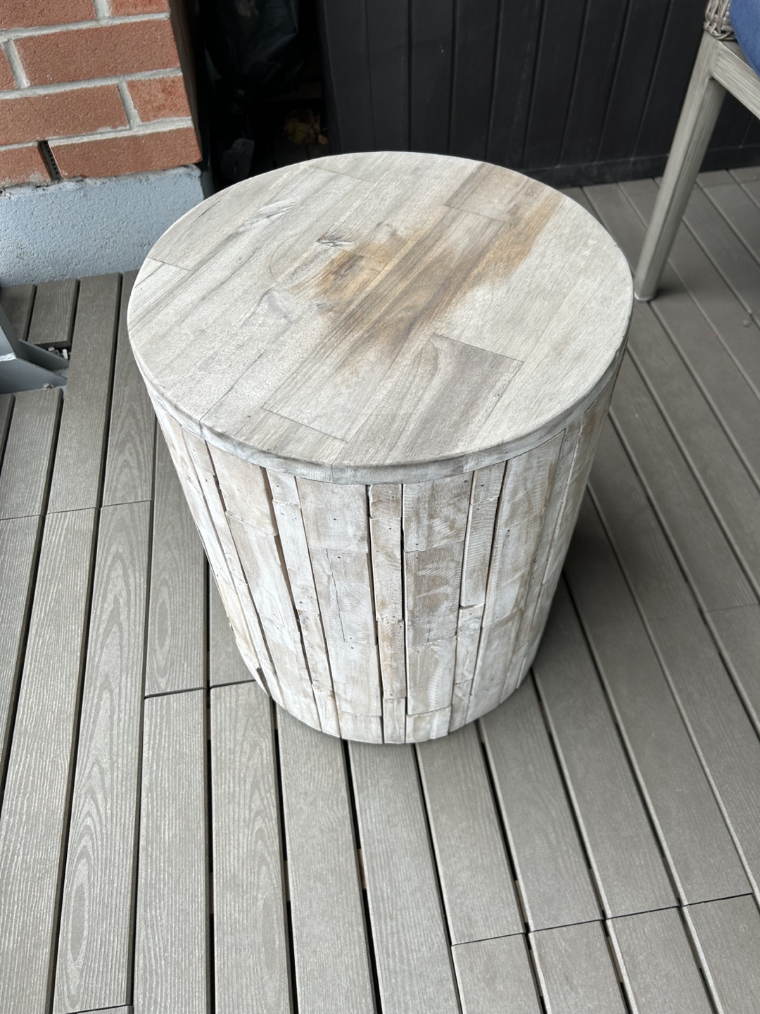Outdoor wooden round table