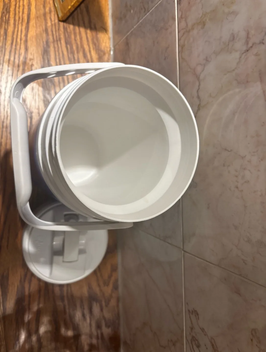 Igloo Legend 1/2 Gallon Sports Water Jug image indicator(4)