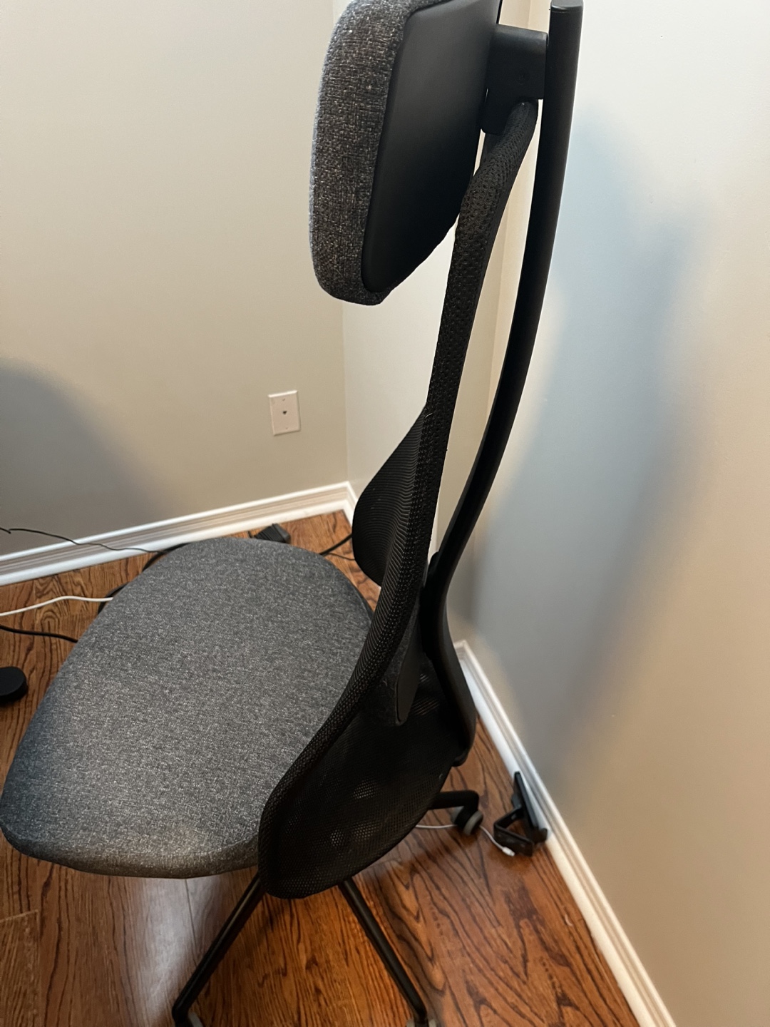 Office Chair - Mesh Back and Headrest - photo 3