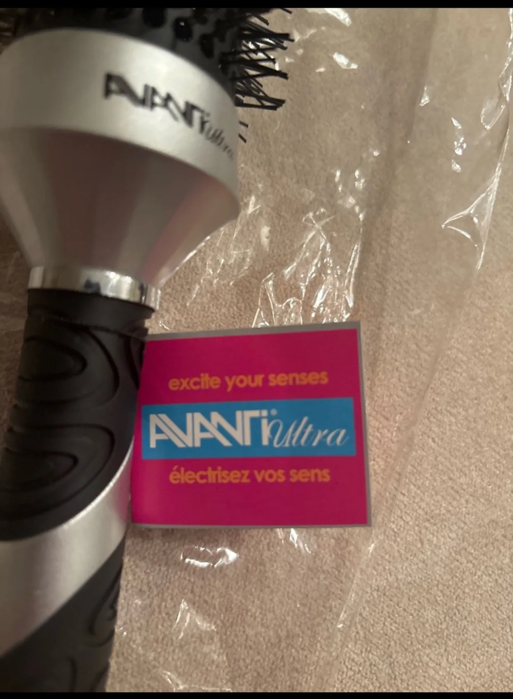 AVANT Ultra Round Hair Brush image indicator(2)