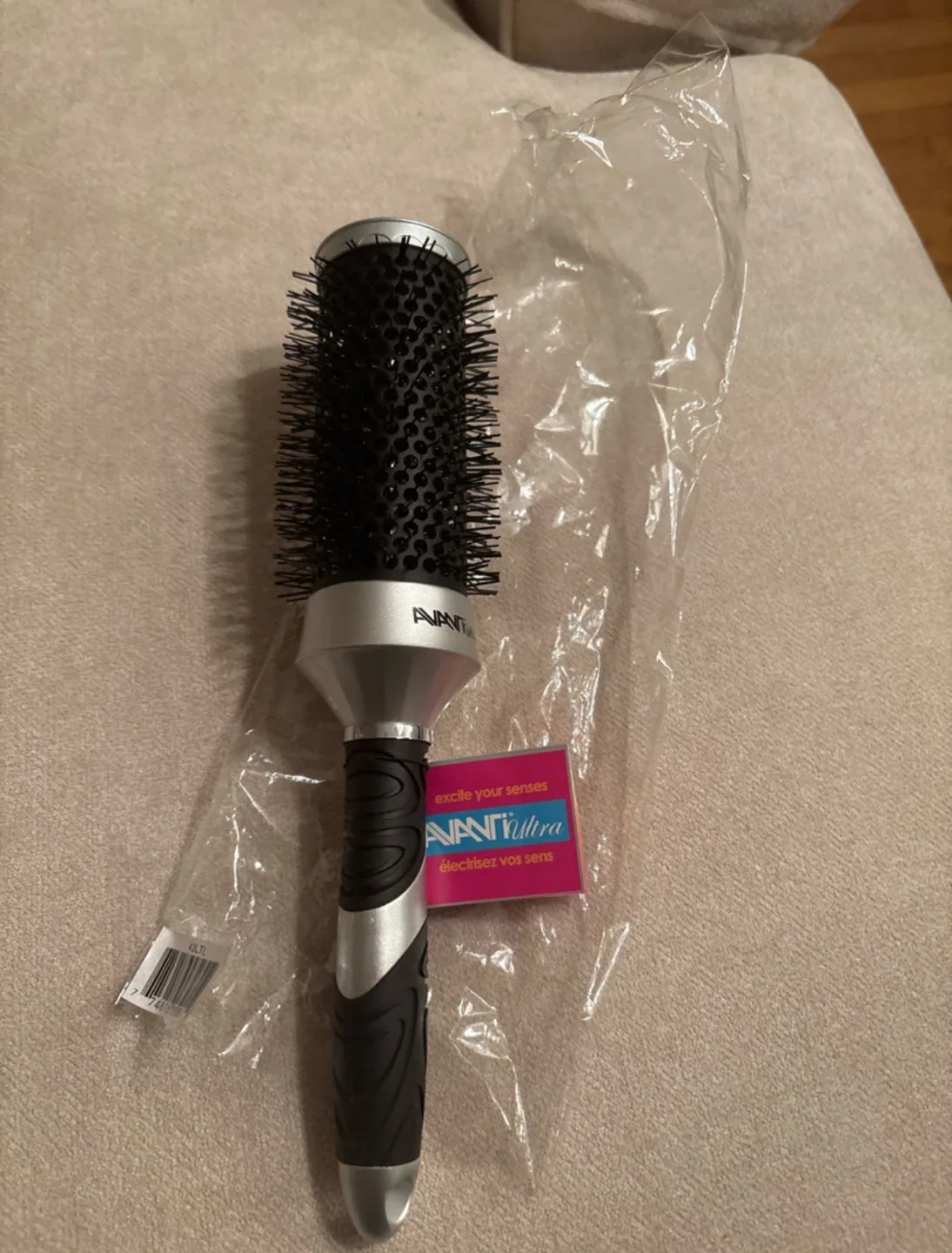 AVANT Ultra Round Hair Brush thumbnail