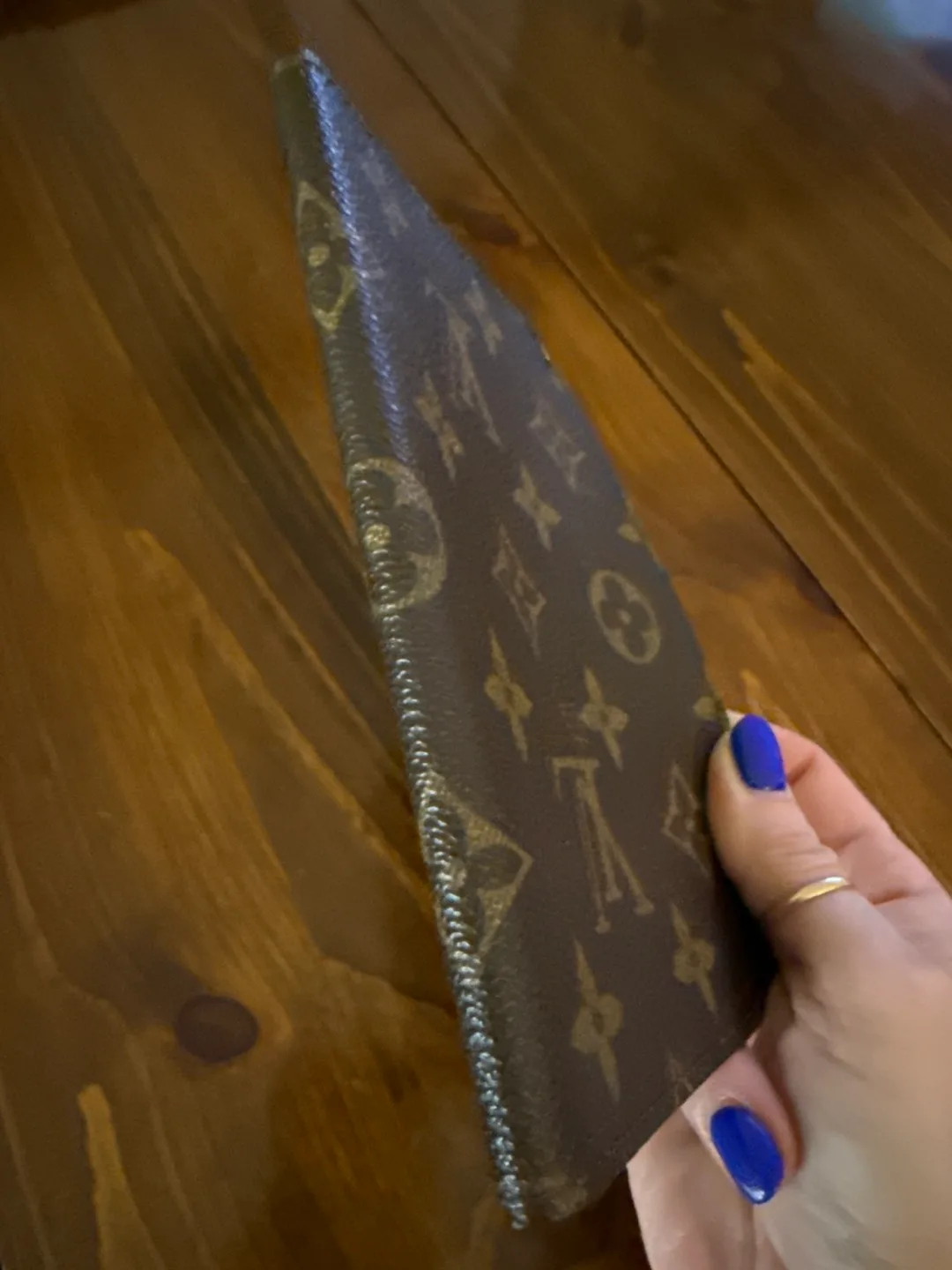 Louis Vuitton photo/passport holder image indicator(4)