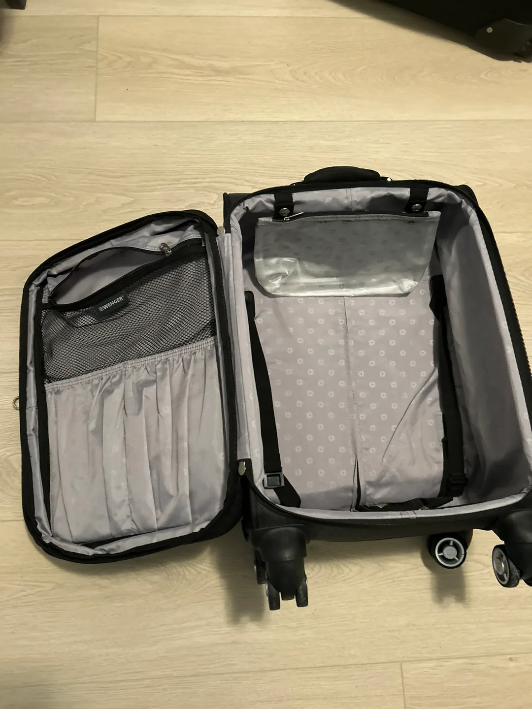 SwissGear Uline Carry-On Suitcase image indicator(2)