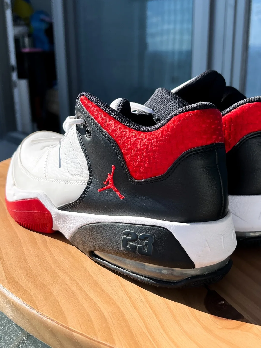 Nike Jordan Max Aura 3 White University Red Basketball Shoes image indicator(3)