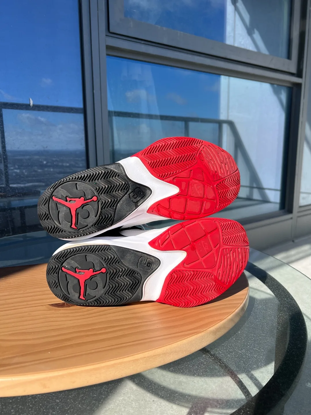 Nike Jordan Max Aura 3 White University Red Basketball Shoes image indicator(4)