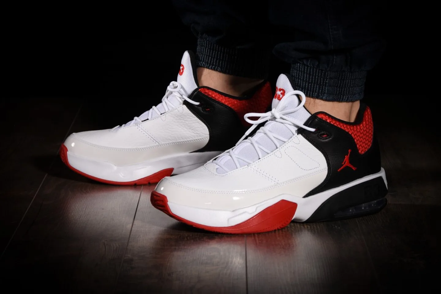 Nike Jordan Max Aura 3 White University Red Basketball Shoes image indicator(7)