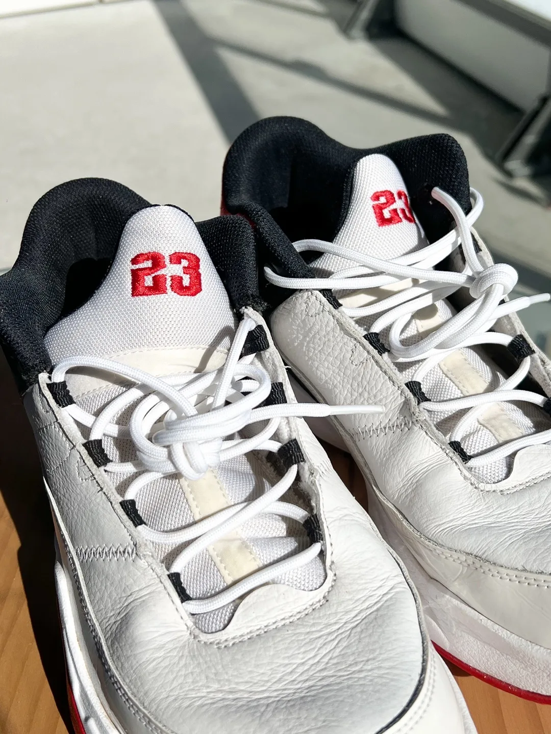 Nike Jordan Max Aura 3 White University Red Basketball Shoes image indicator(8)