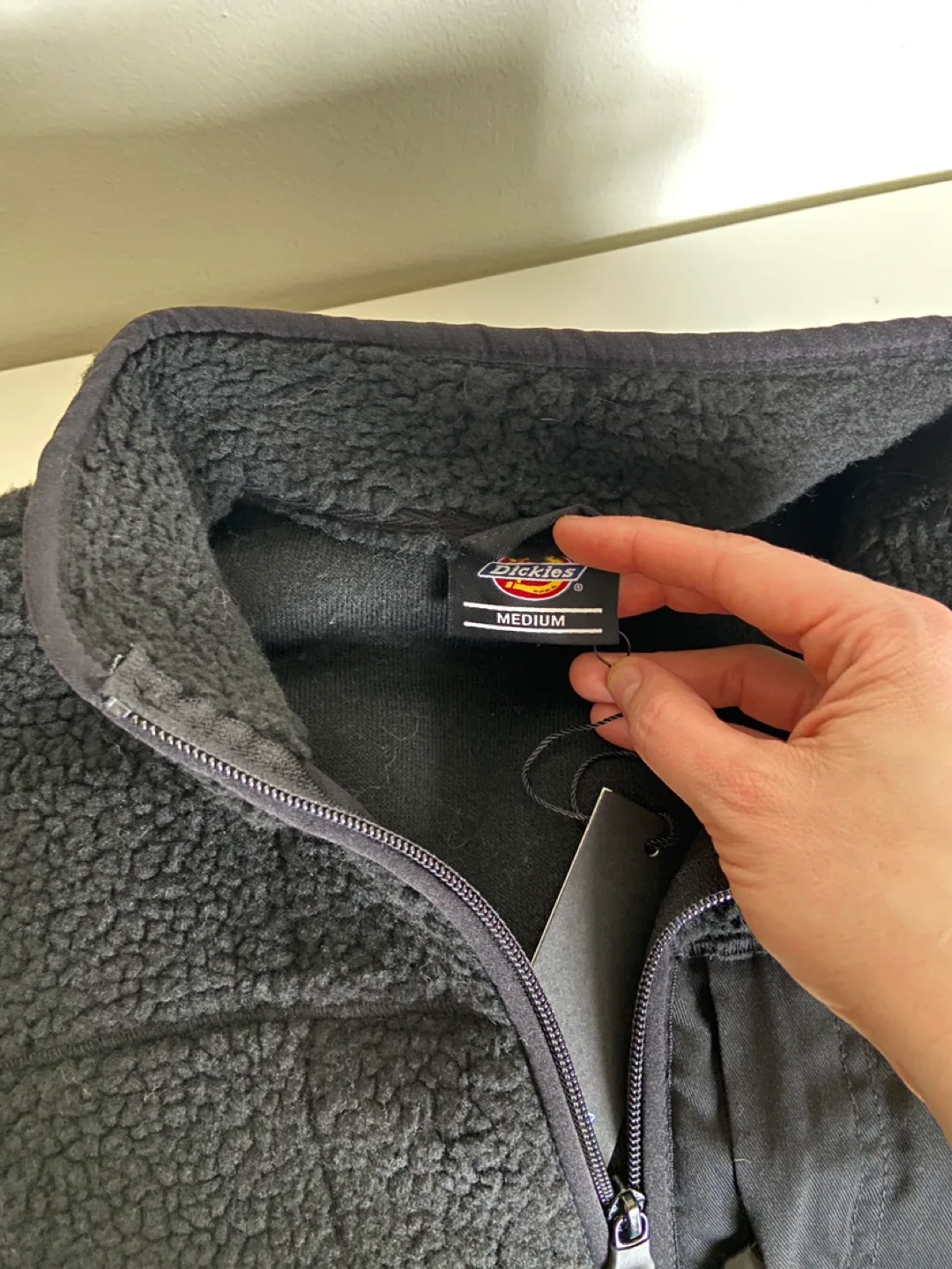 Dickies Women’s Black Fleece Jacket - Size Medium image indicator(5)