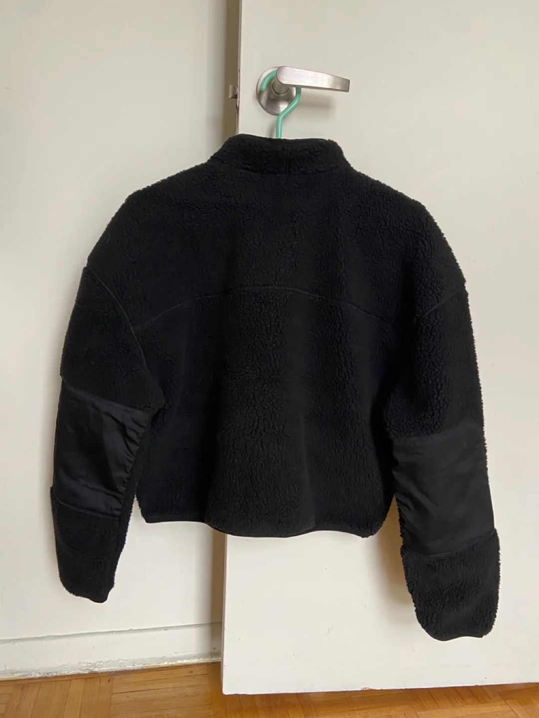 Dickies Women’s Black Fleece Jacket - Size Medium image indicator(3)