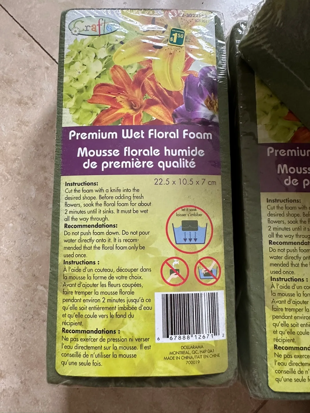 Craft Floral Foam and Decorative Green Moss image indicator(2)