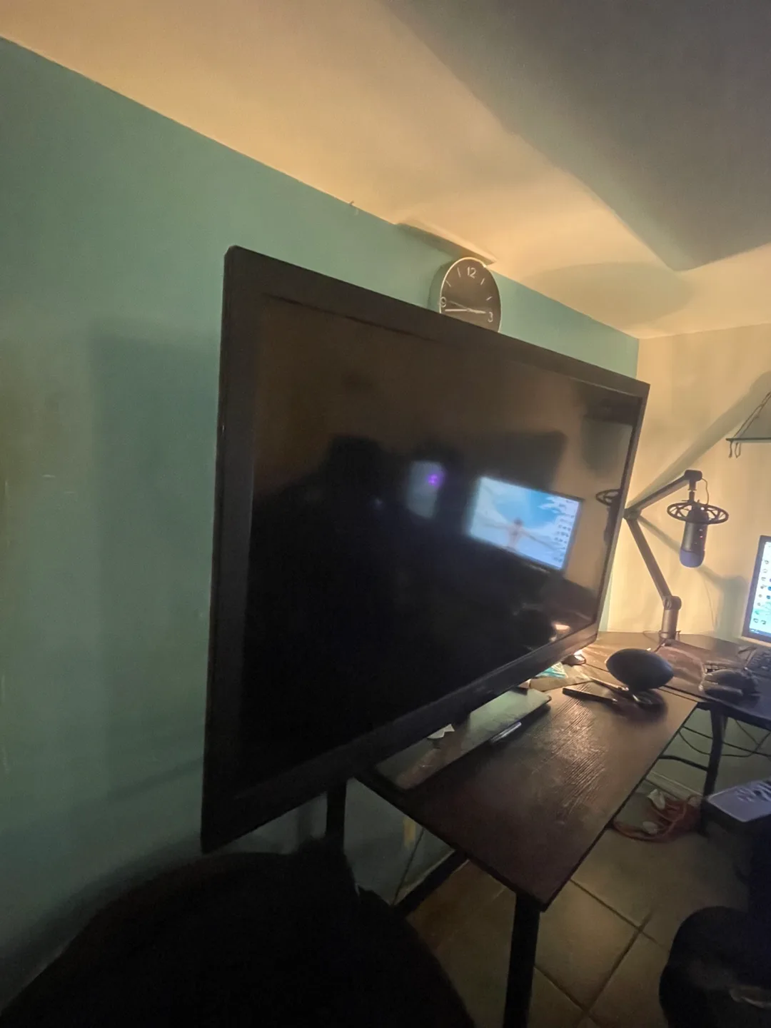 Large Flat Screen TV image indicator(2)