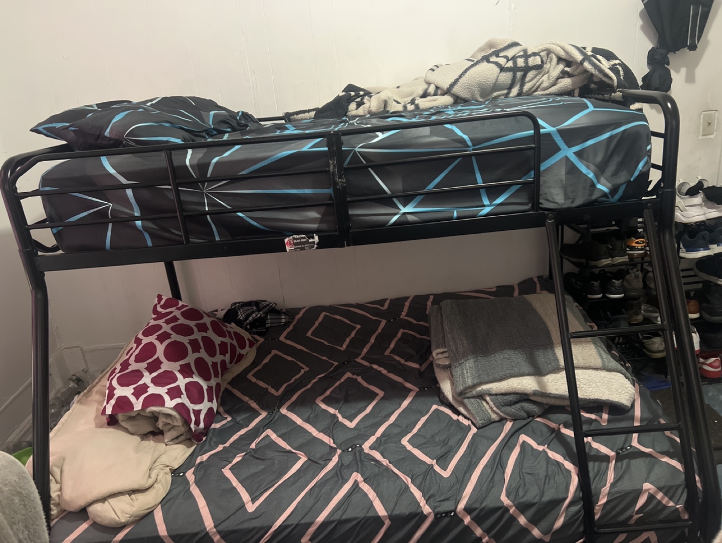 Black Metal Twin over Full Bunk Bed